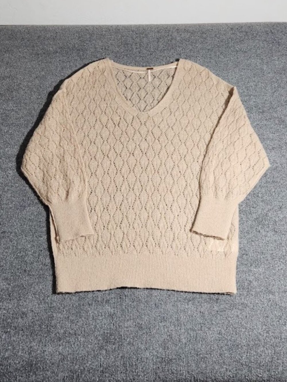 Free People Women's Long Sleeve Open Knit V-neck Sweater in size Small